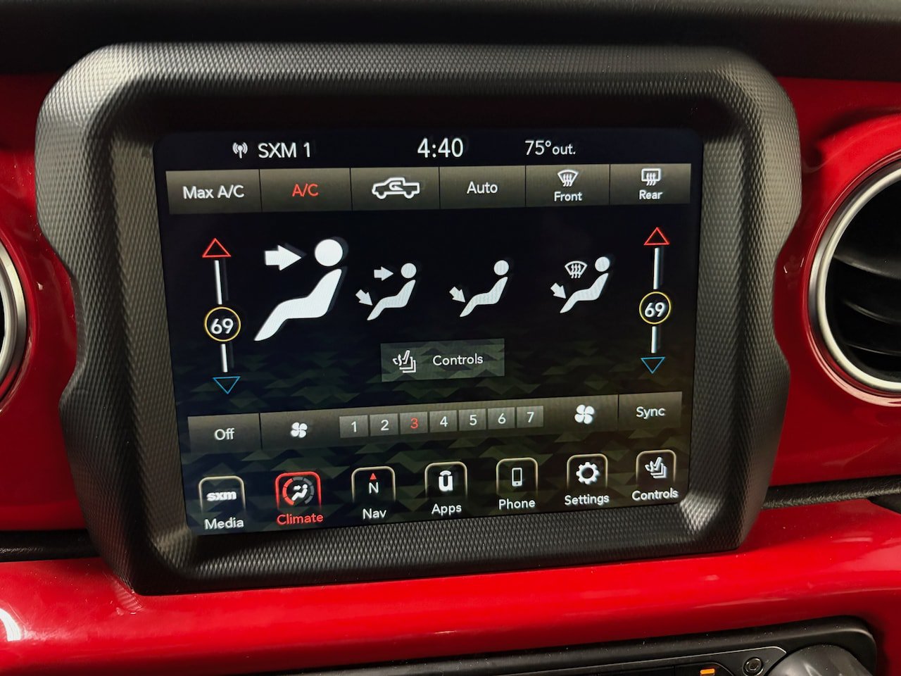 Used 2022 Jeep Gladiator Overland w/ Cold Weather Group AWD/4WD image 19