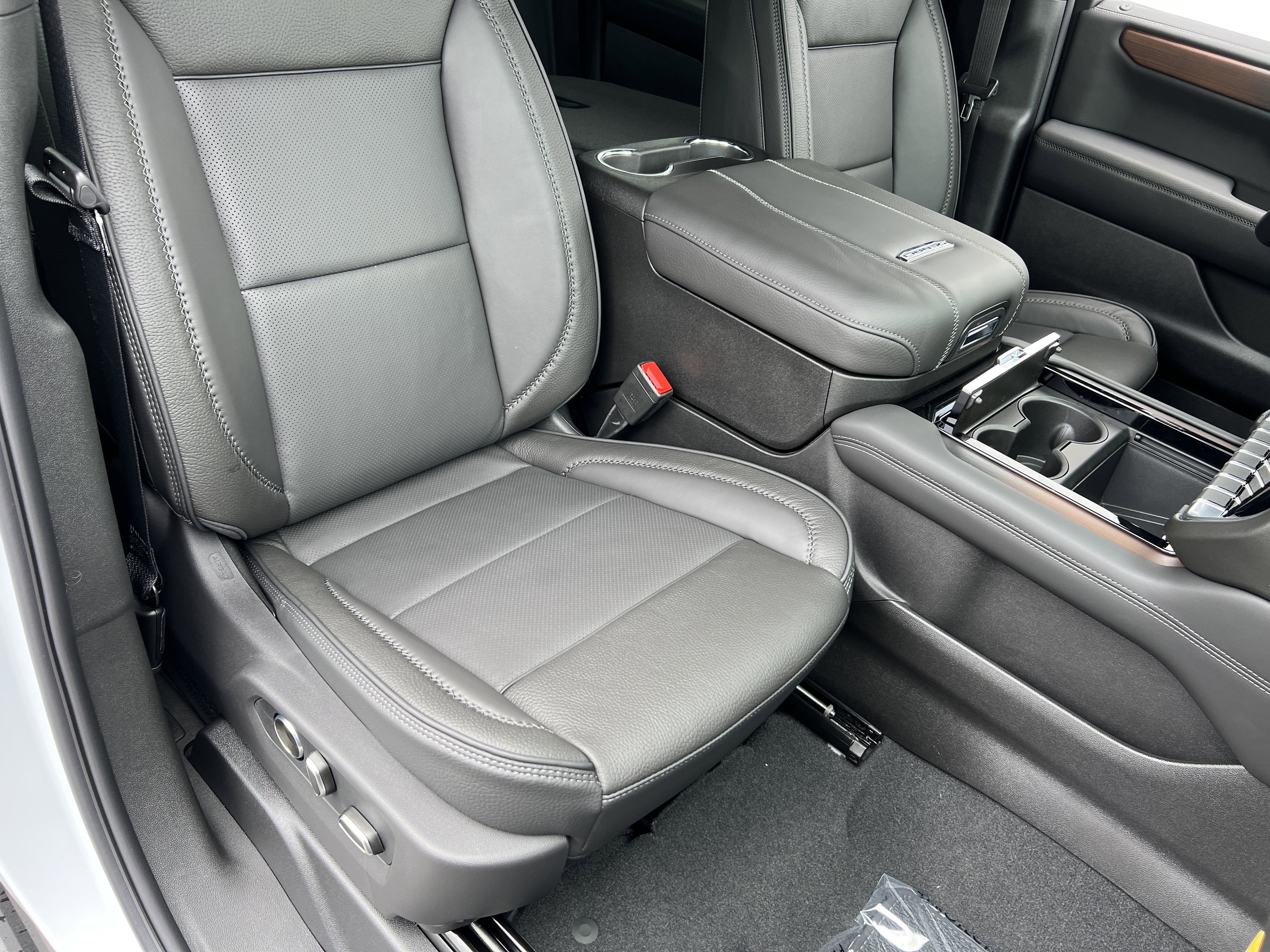 New 2026 GMC Yukon XL Denali w/ Sun & Power Step Package AWD/4WD image 29