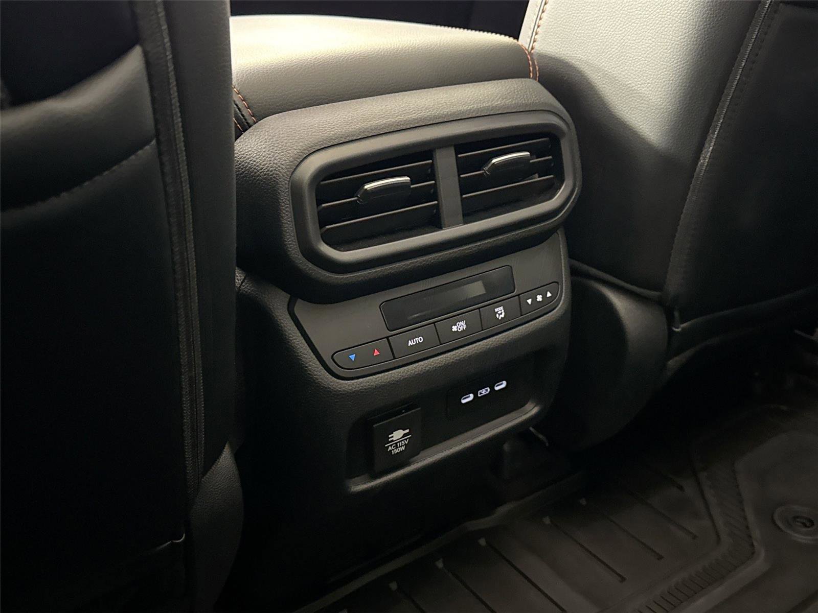 Used 2025 Honda Pilot TrailSport image 34