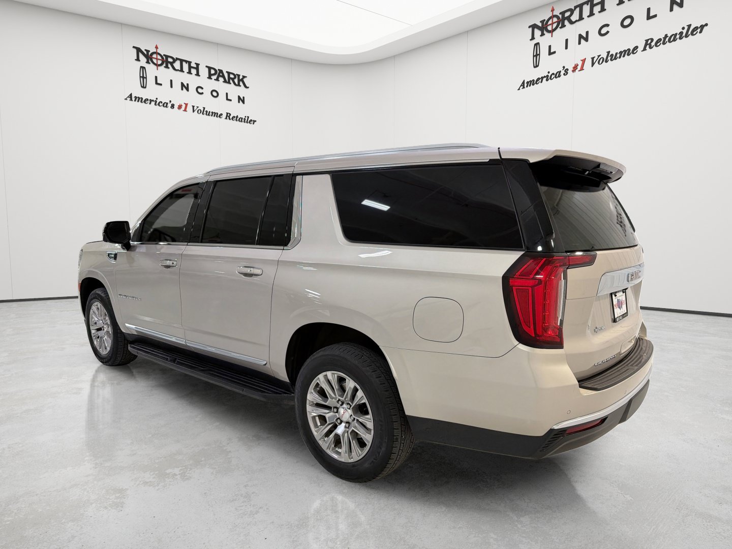 Used 2023 GMC Yukon XL Denali AWD/4WD image 26