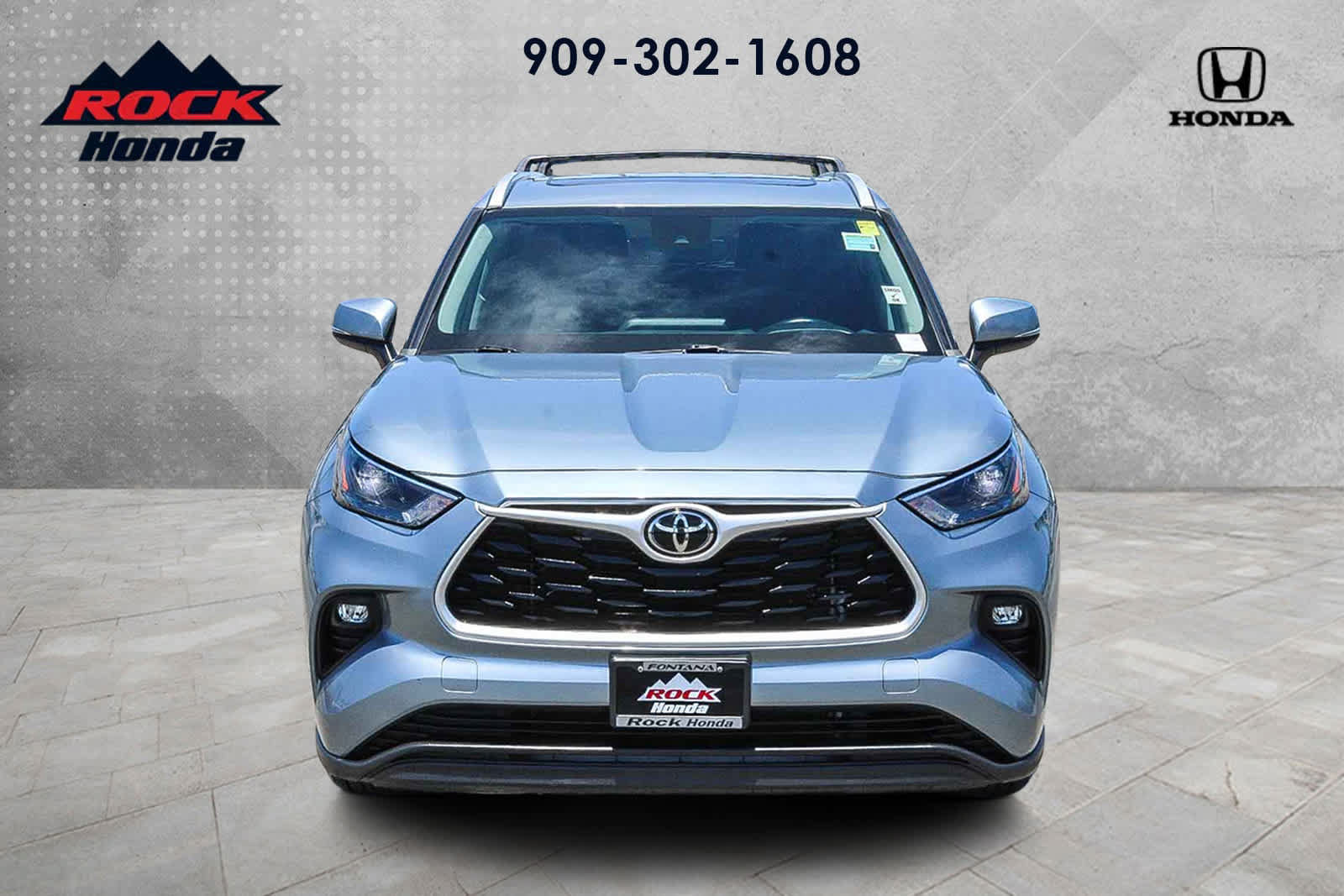 Used 2022 Toyota Highlander XLE FWD image 2