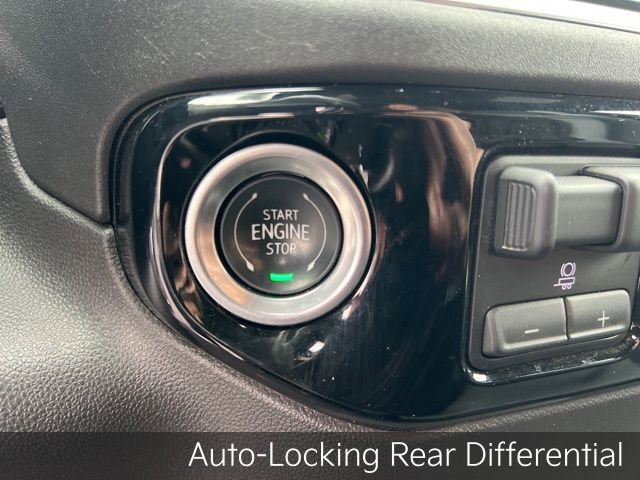Used 2025 GMC Sierra 1500 SLT AWD/4WD image 18