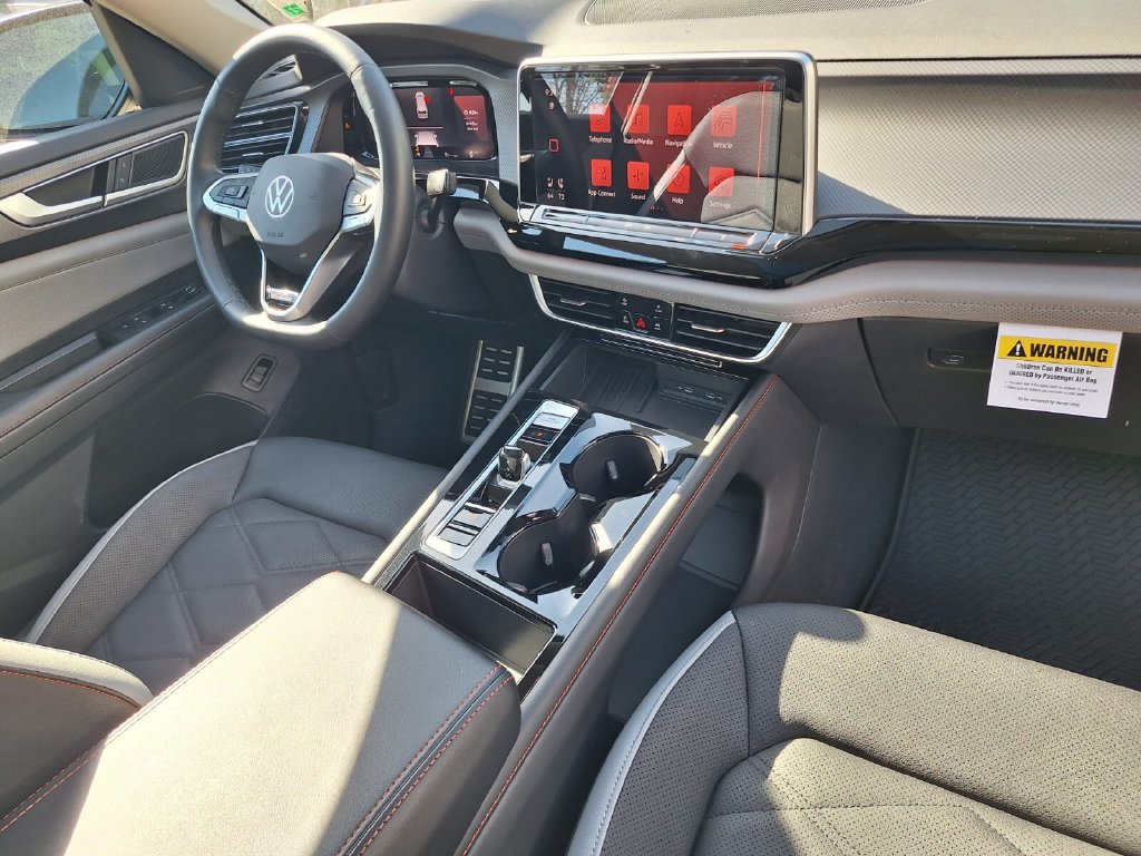 Used 2025 Volkswagen Atlas Peak Edition SE AWD/4WD image 26