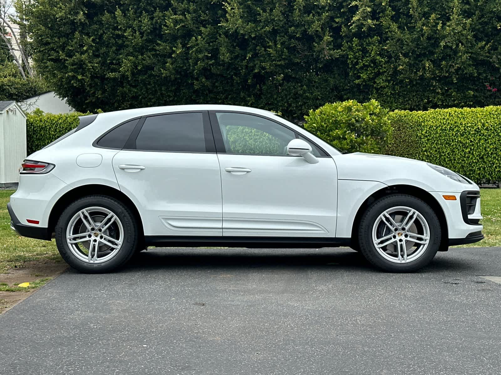 New 2026 Porsche Macan AWD/4WD image 9
