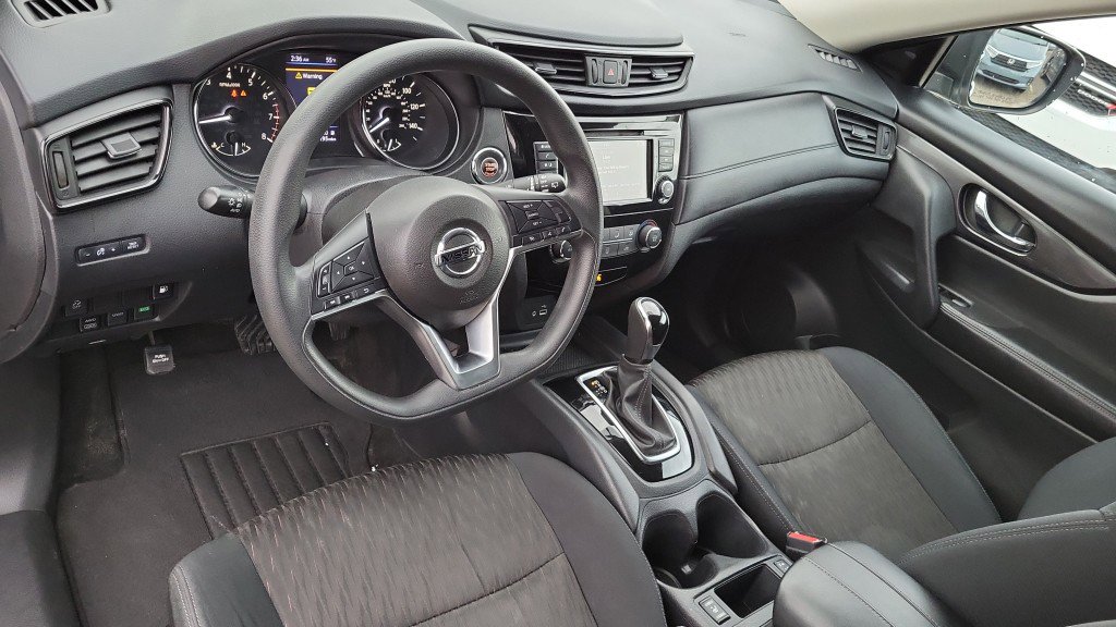 Used 2018 Nissan Rogue S image 19
