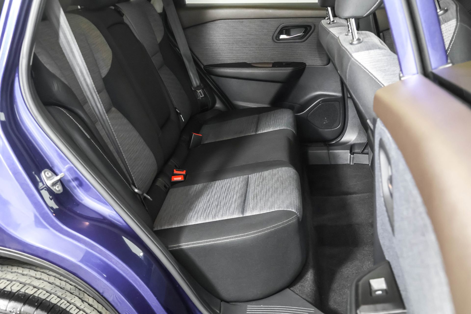 Used 2023 Nissan Rogue SV image 49