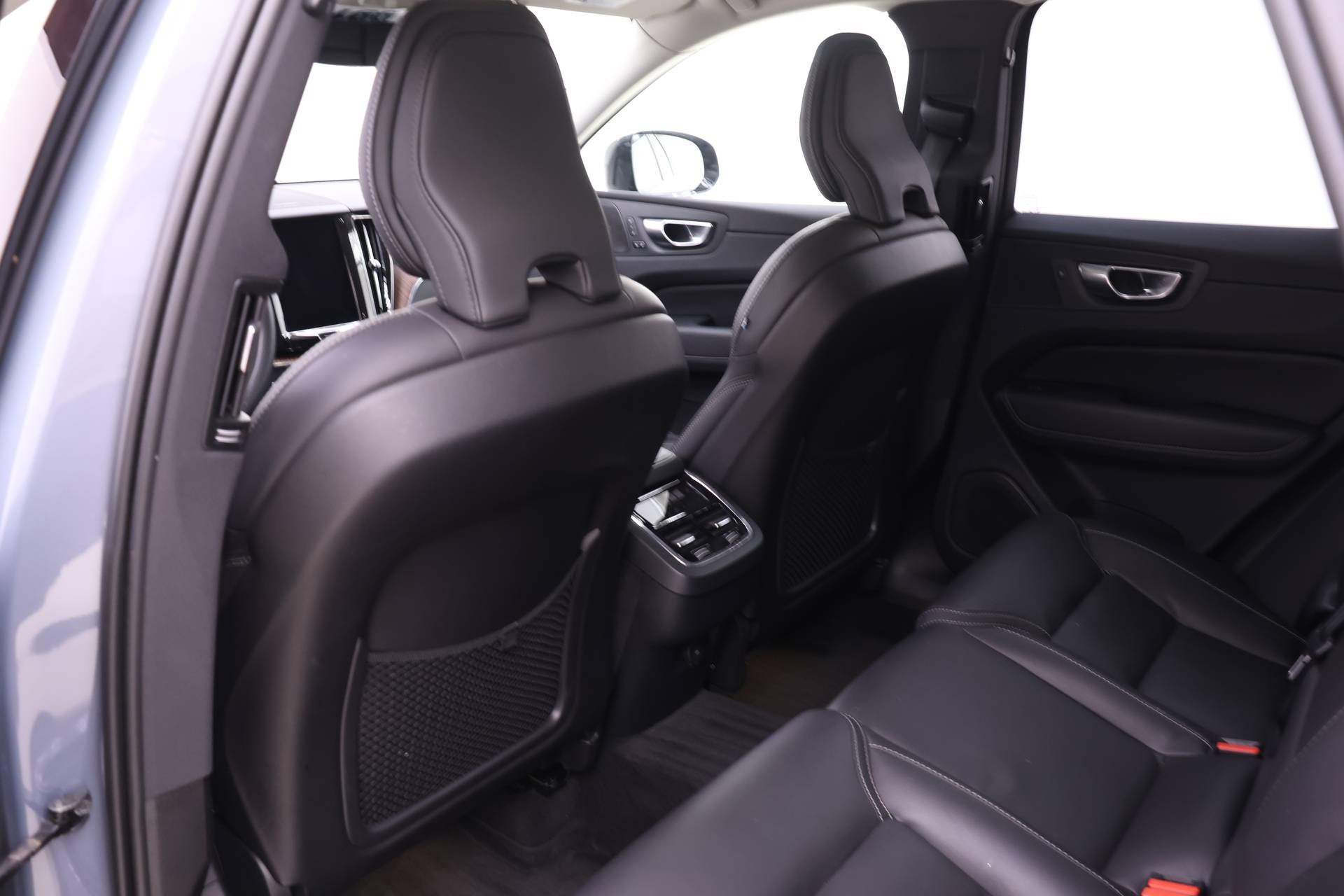 Certified 2024 Volvo XC60 B5 Ultimate w/ Protection Package Premier image 14