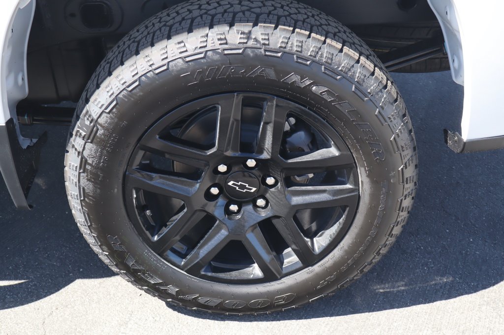 New 2026 Chevrolet Silverado 1500 Custom w/ Turbomax Blackout Package AWD/4WD image 16