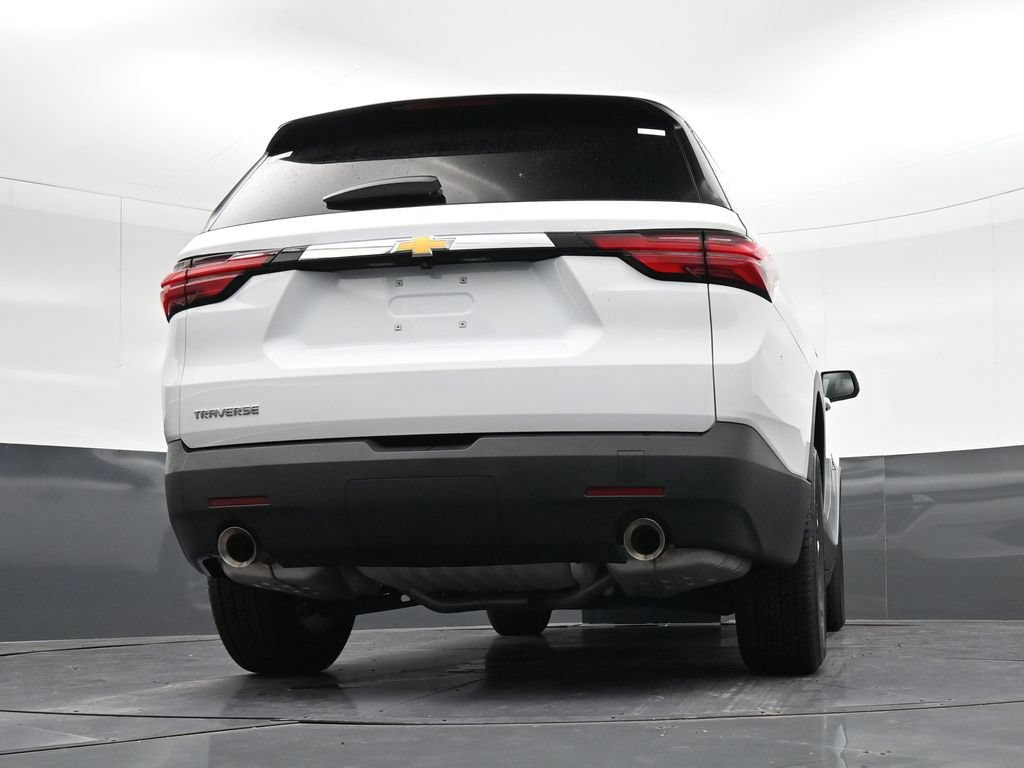 Used 2023 Chevrolet Traverse LS FWD image 25