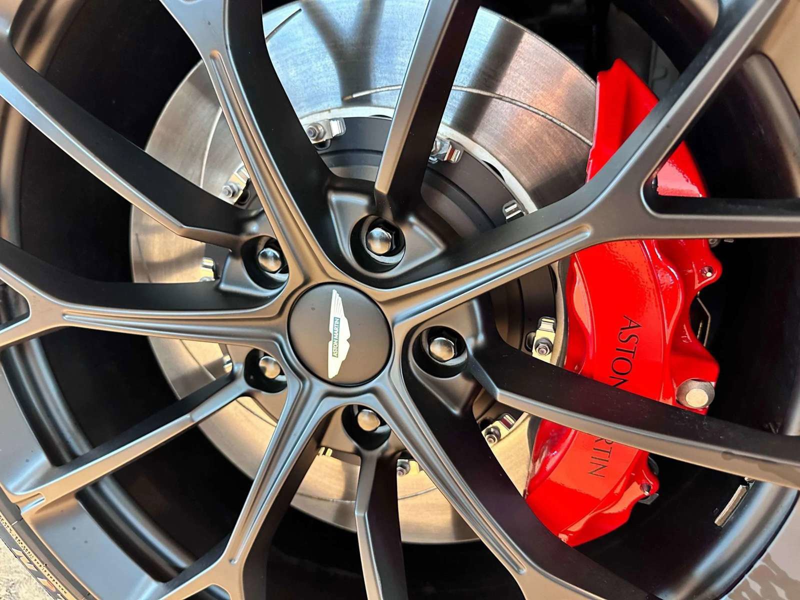 New 2025 Aston Martin V8 Vantage Coupe image 18