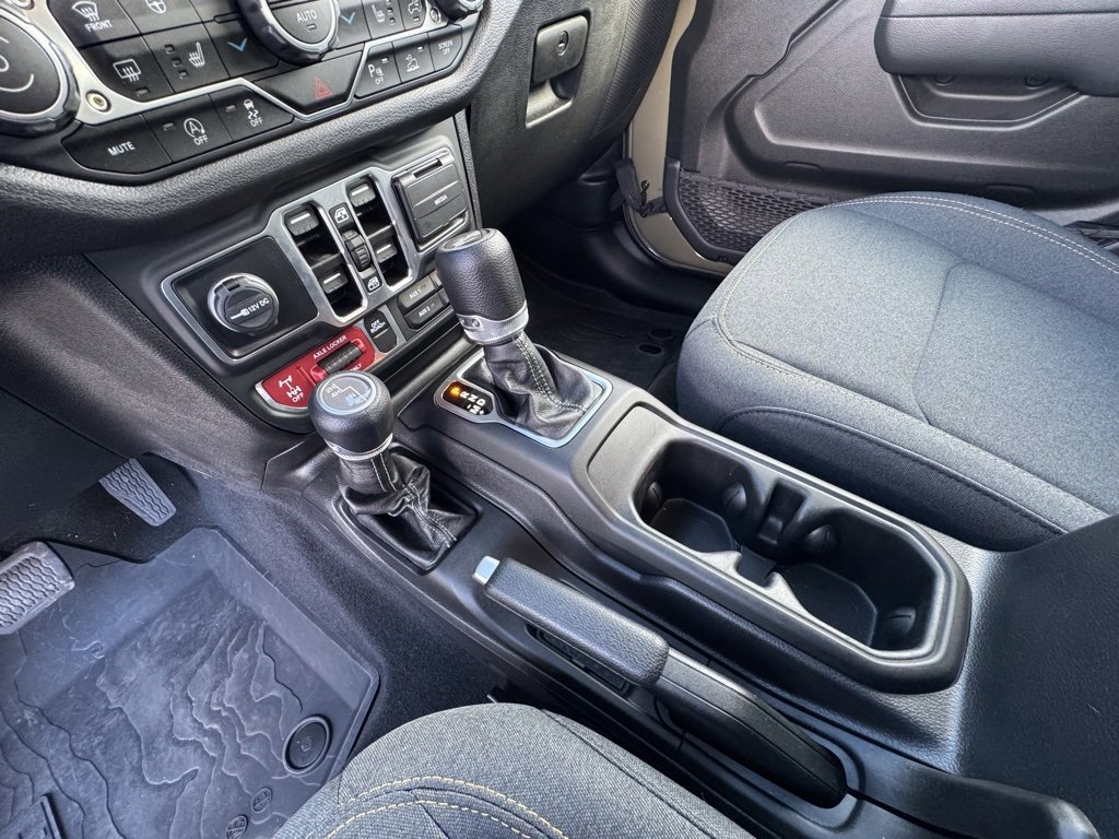 Used 2025 Jeep Wrangler Willys image 28