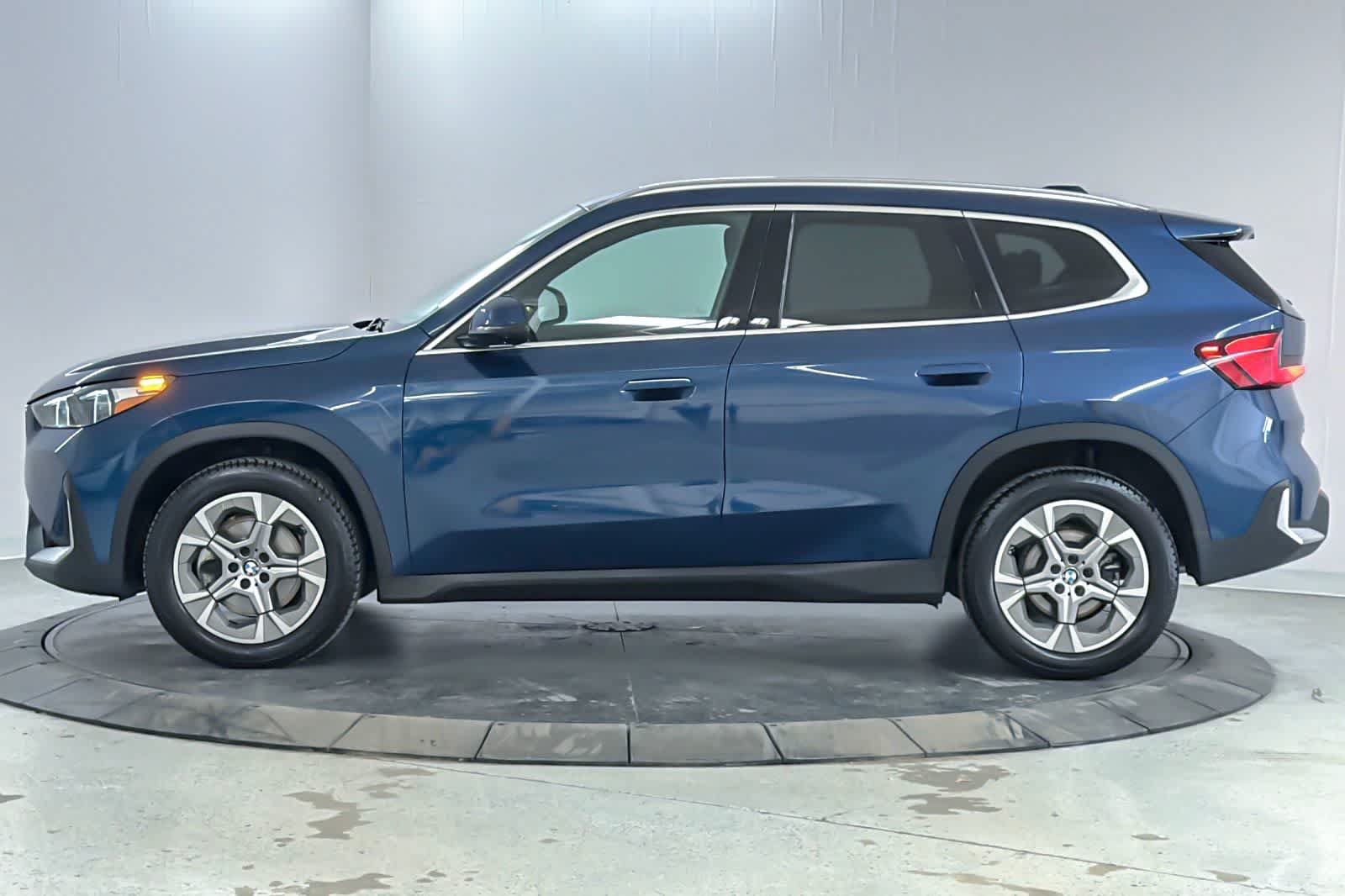 Used 2023 BMW X1 xDrive28i w/ Premium Package AWD/4WD image 5