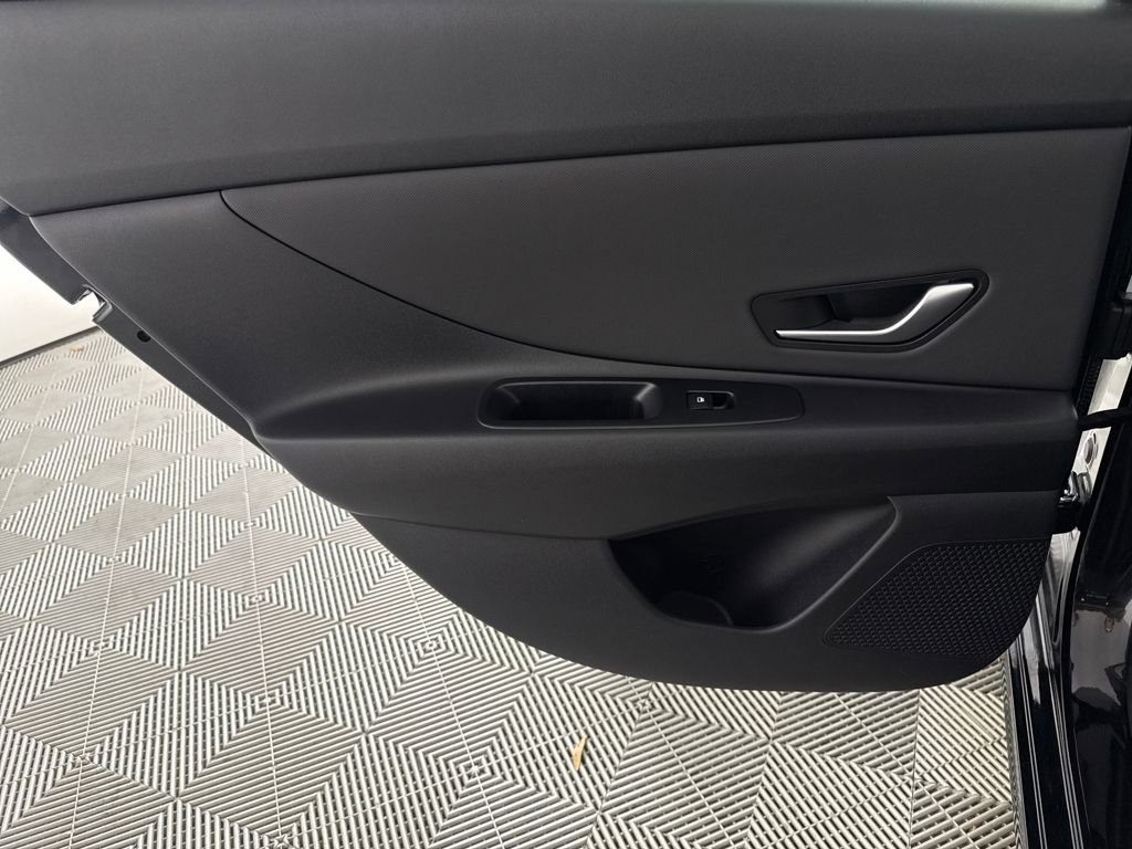Used 2025 Hyundai Elantra SEL image 15