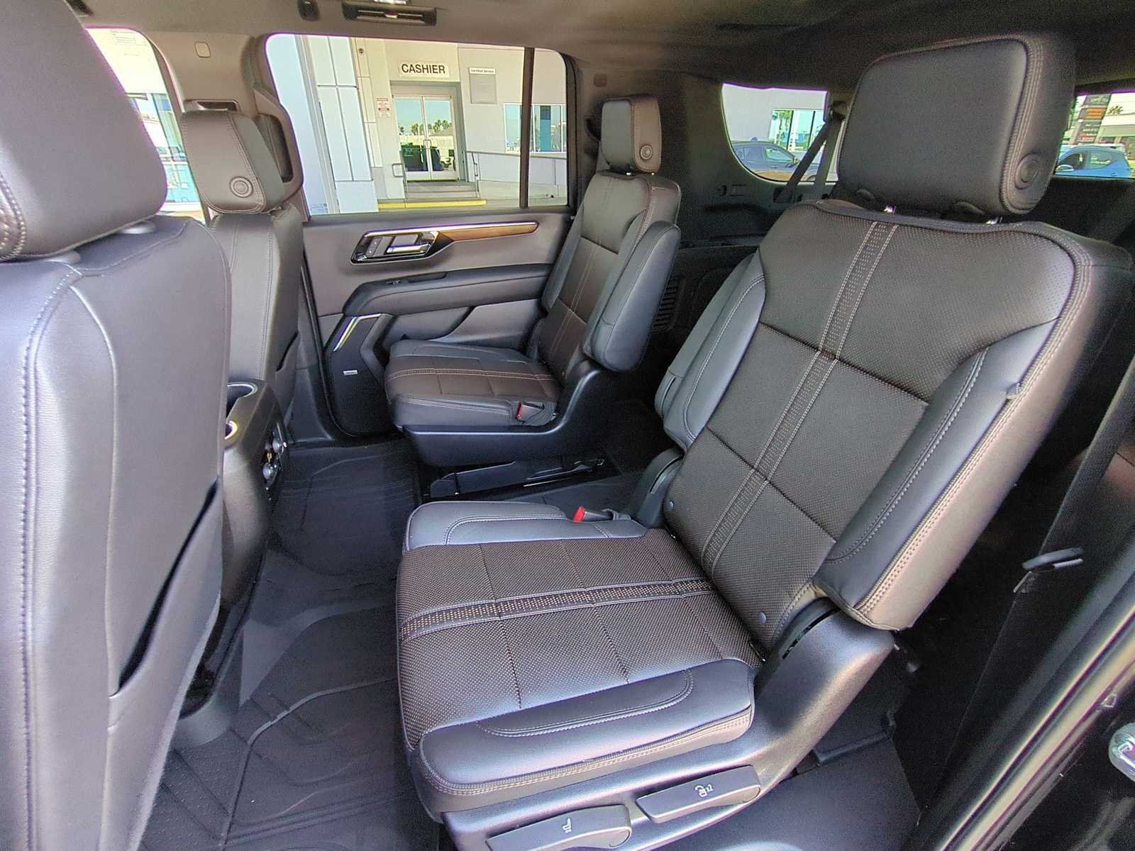 Used 2026 Chevrolet Suburban High Country AWD/4WD image 25