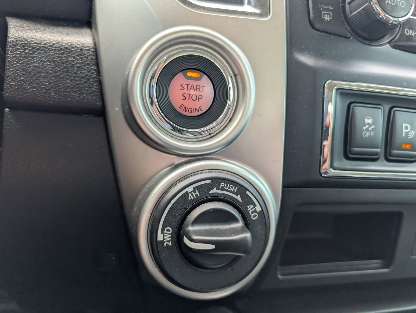 Used 2020 Nissan Titan SV w/ SV Convenience Package AWD/4WD image 13