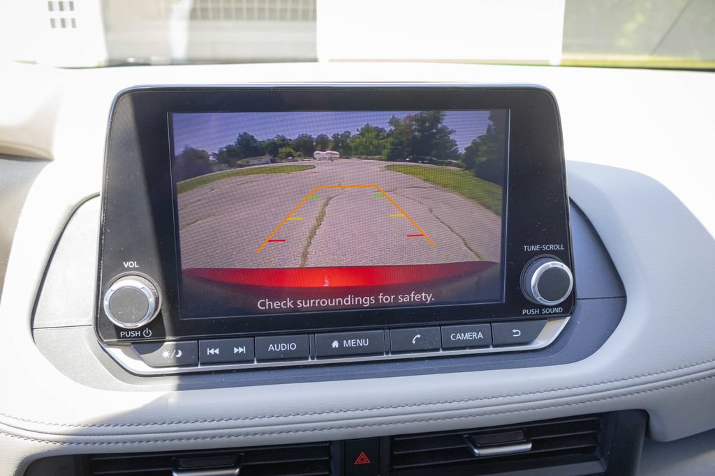 Used 2025 Nissan Rogue SV AWD/4WD image 18