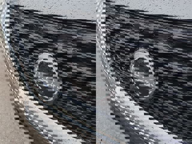 Used 2023 Nissan Rogue SV image 12