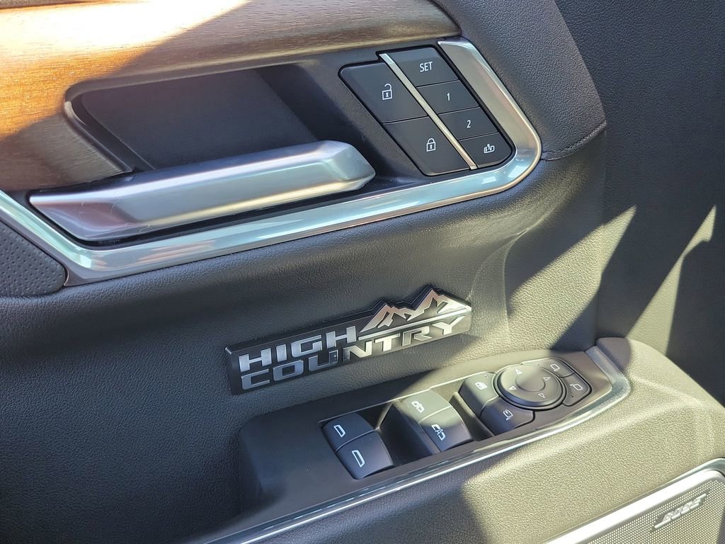 Used 2025 Chevrolet Silverado 1500 High Country w/ High Country Premium Package image 16