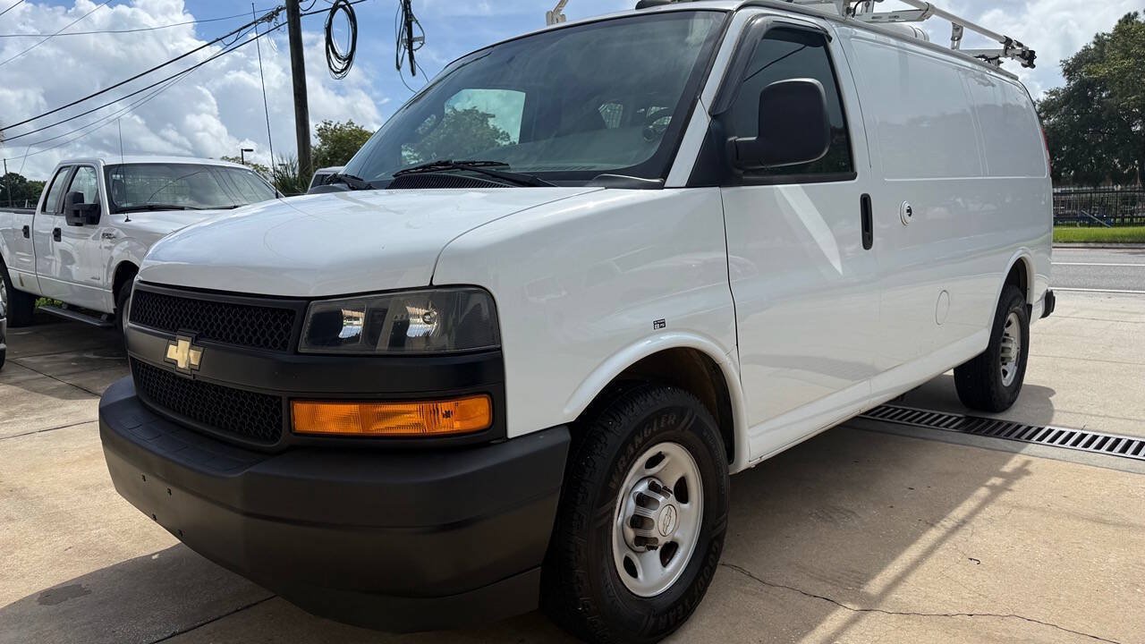 Used 2018 Chevrolet Express 2500 w/ Driver Convenience Package RWD image 1