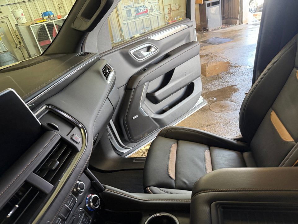 Used 2024 GMC Yukon AT4 w/ Technology Package AWD/4WD image 31