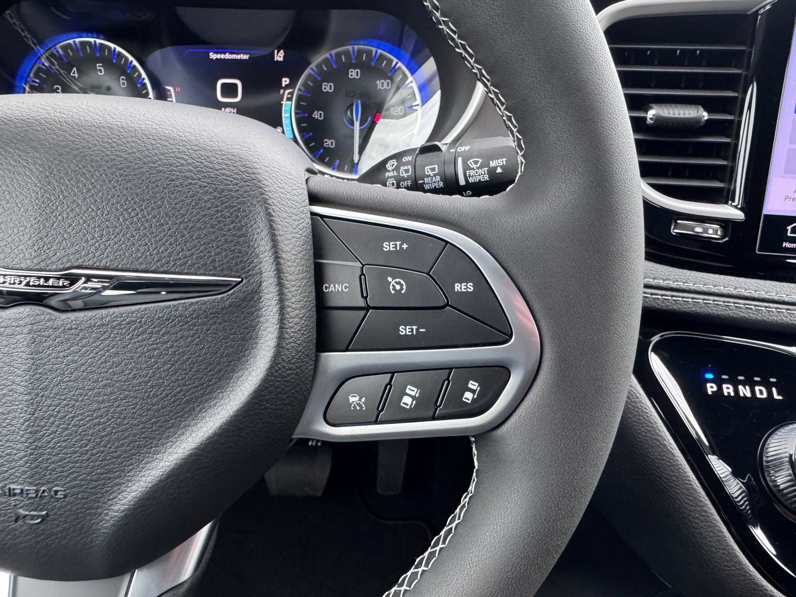 New 2025 Chrysler Pacifica Select FWD image 17