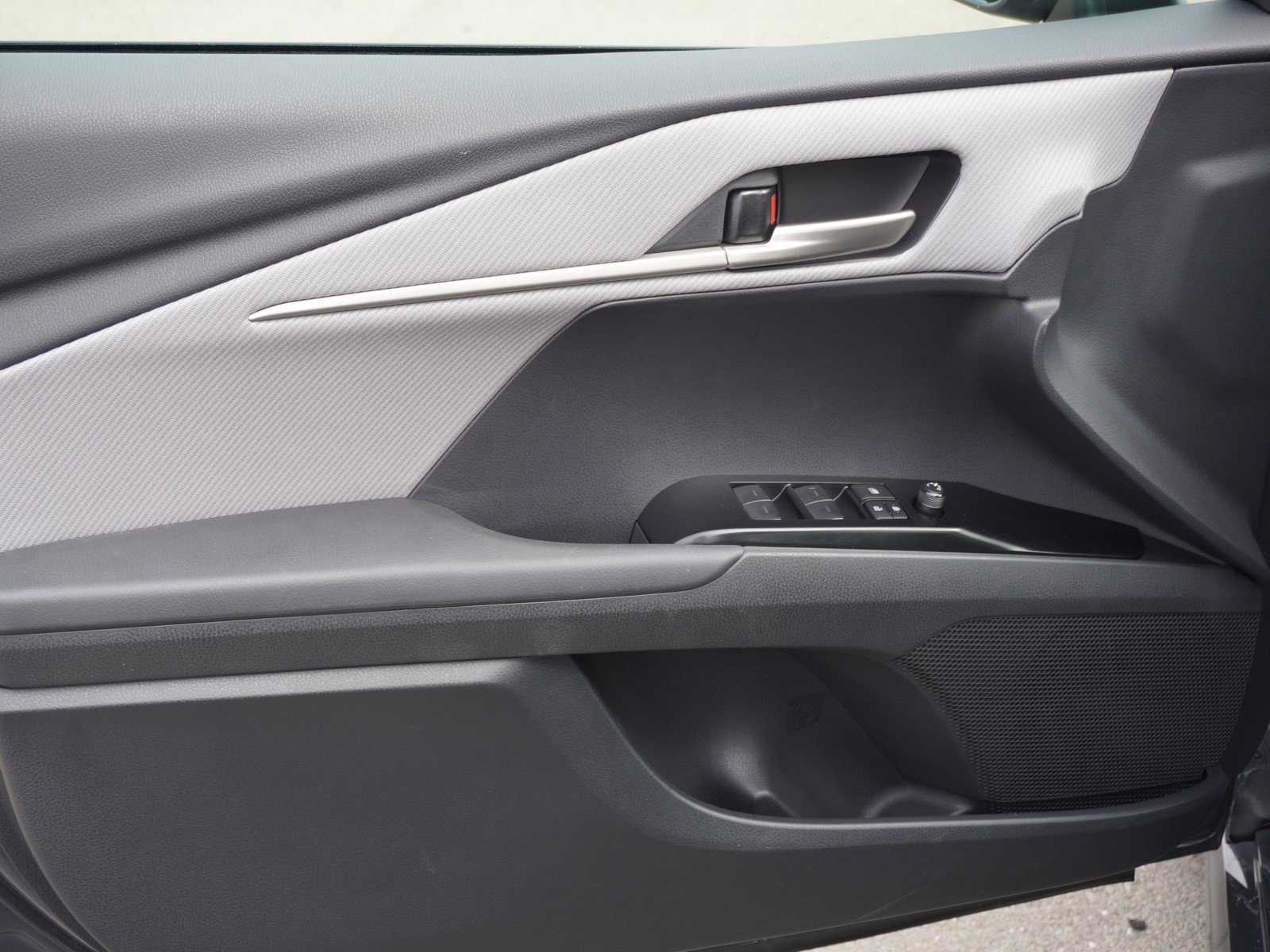 Used 2025 Toyota Camry SE image 18