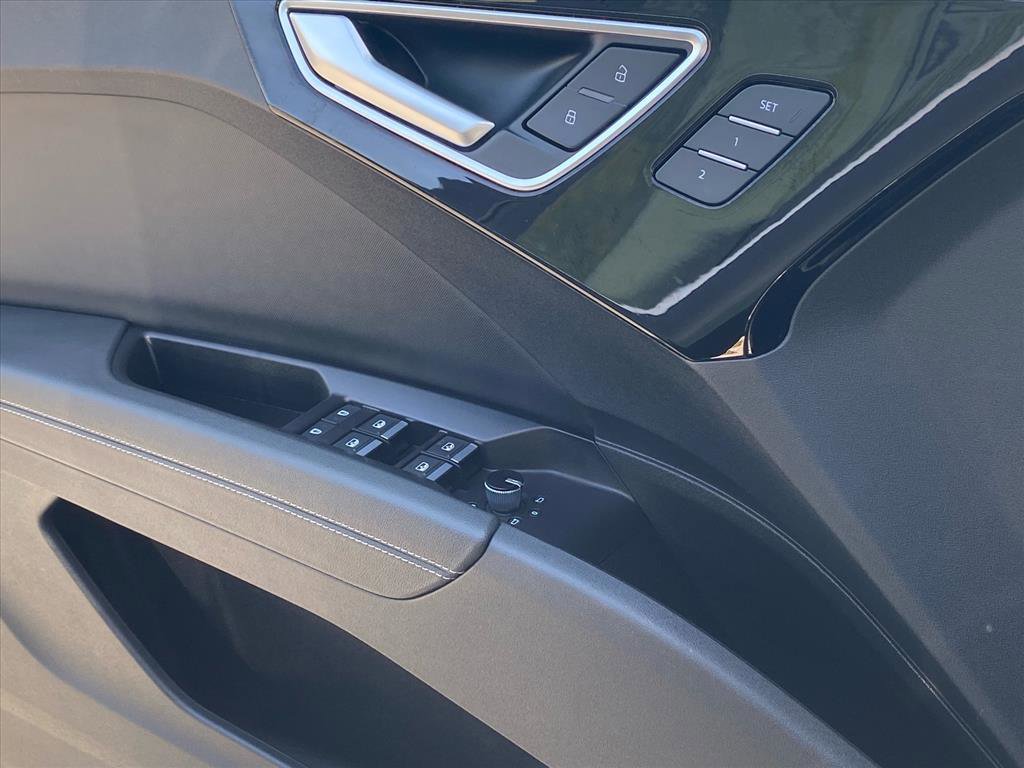 Used 2022 Audi Q4 e-tron Prestige image 16
