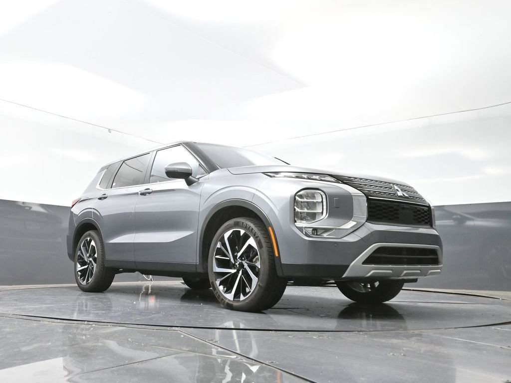 Used 2024 Mitsubishi Outlander SE image 52