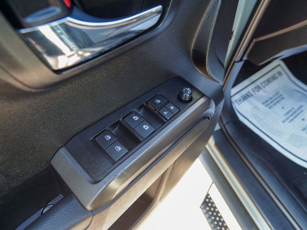 Used 2022 Toyota Tacoma TRD Off-Road AWD/4WD image 15