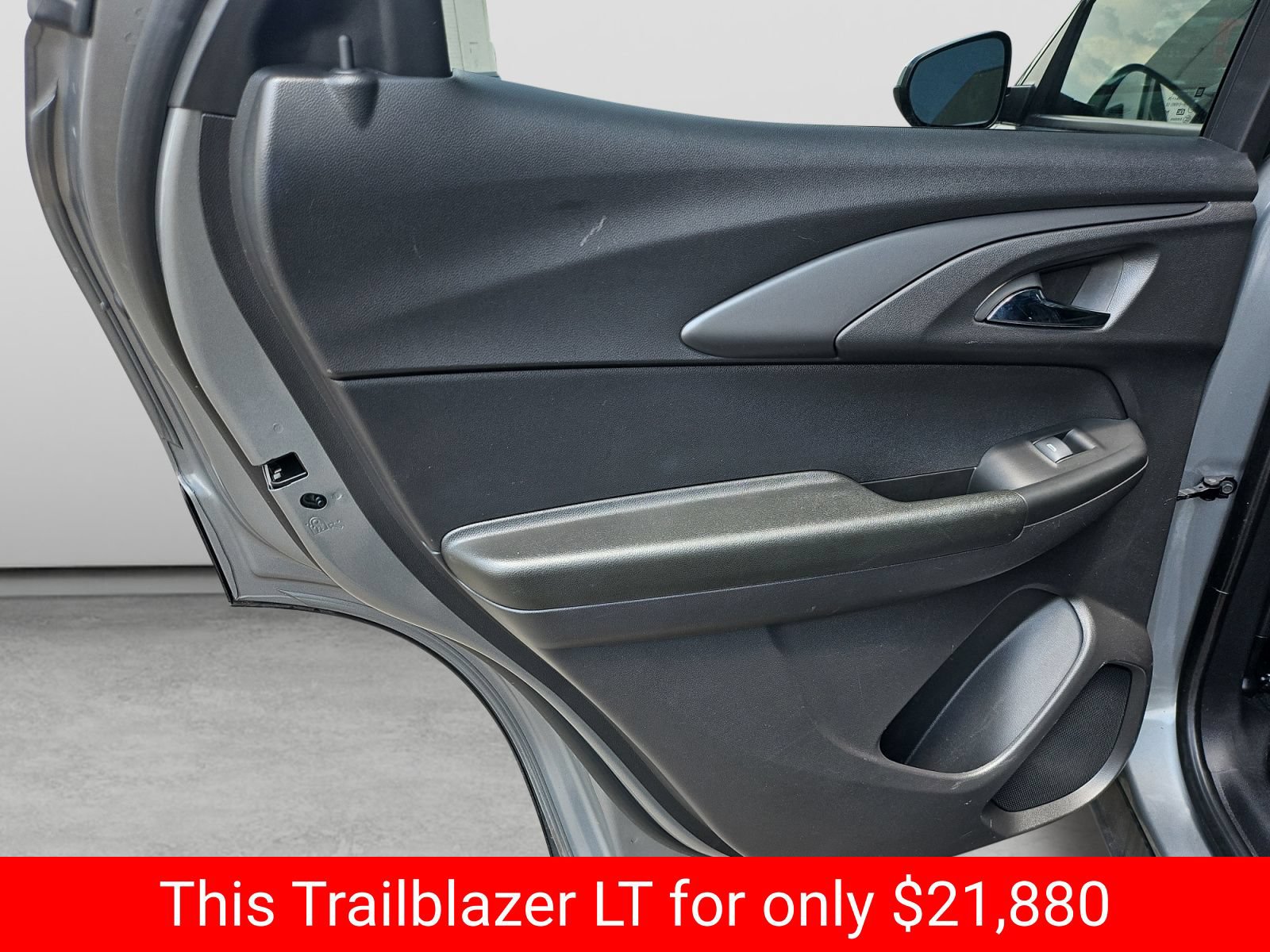 Used 2025 Chevrolet TrailBlazer LT AWD/4WD image 35