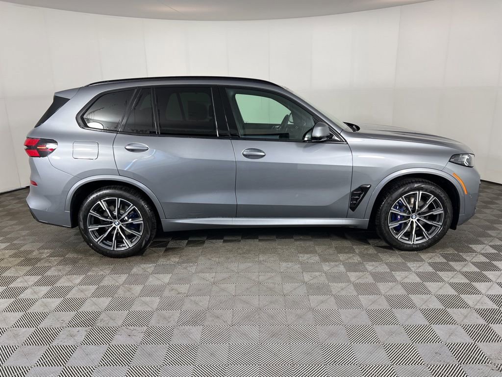 New 2026 BMW X5 xDrive40i w/ M Sport Package image 2