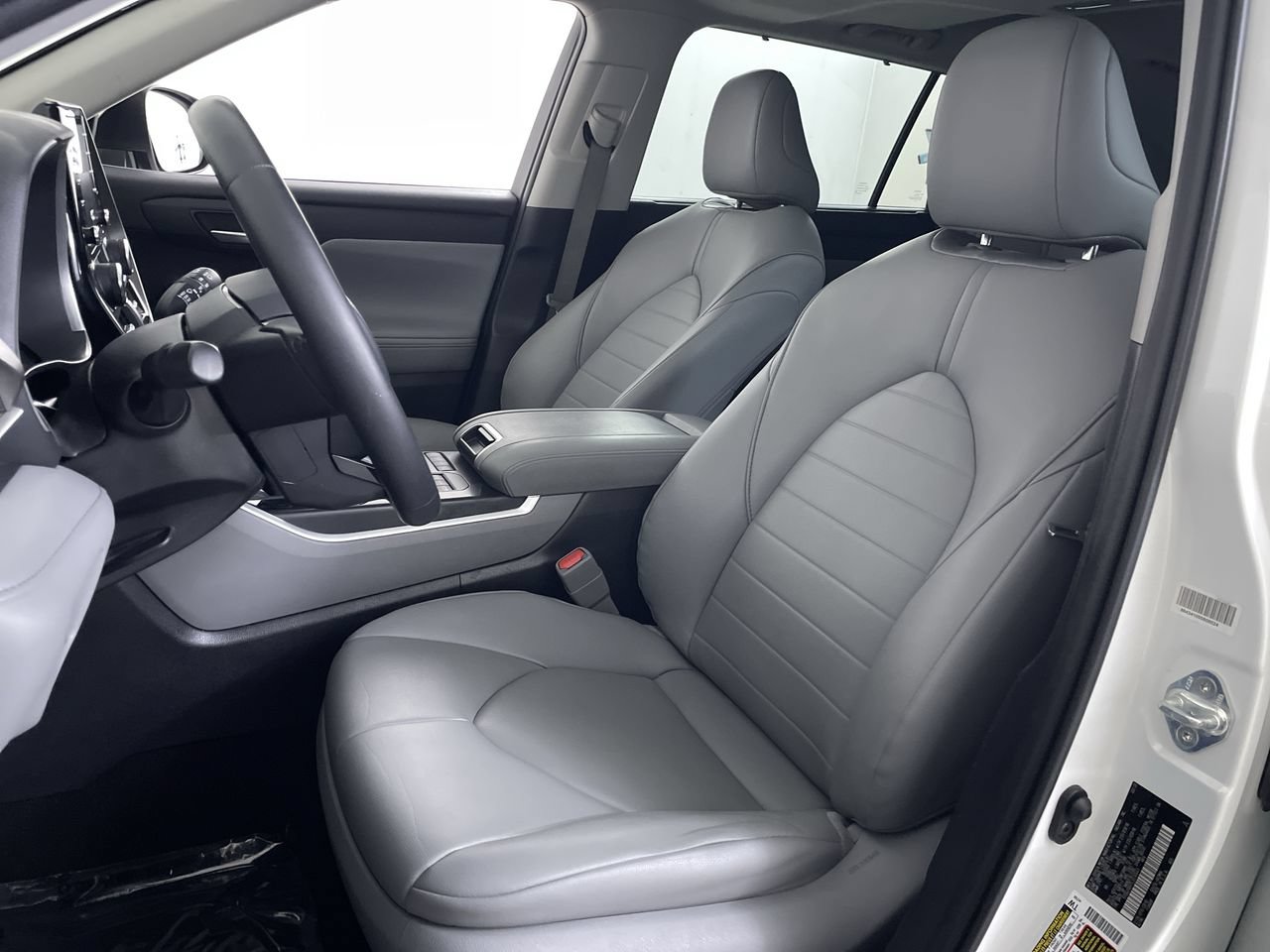 Used 2020 Toyota Highlander XLE AWD/4WD image 12