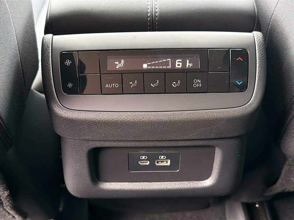 New 2025 Nissan Pathfinder SV w/ Black Appearance Package image 28