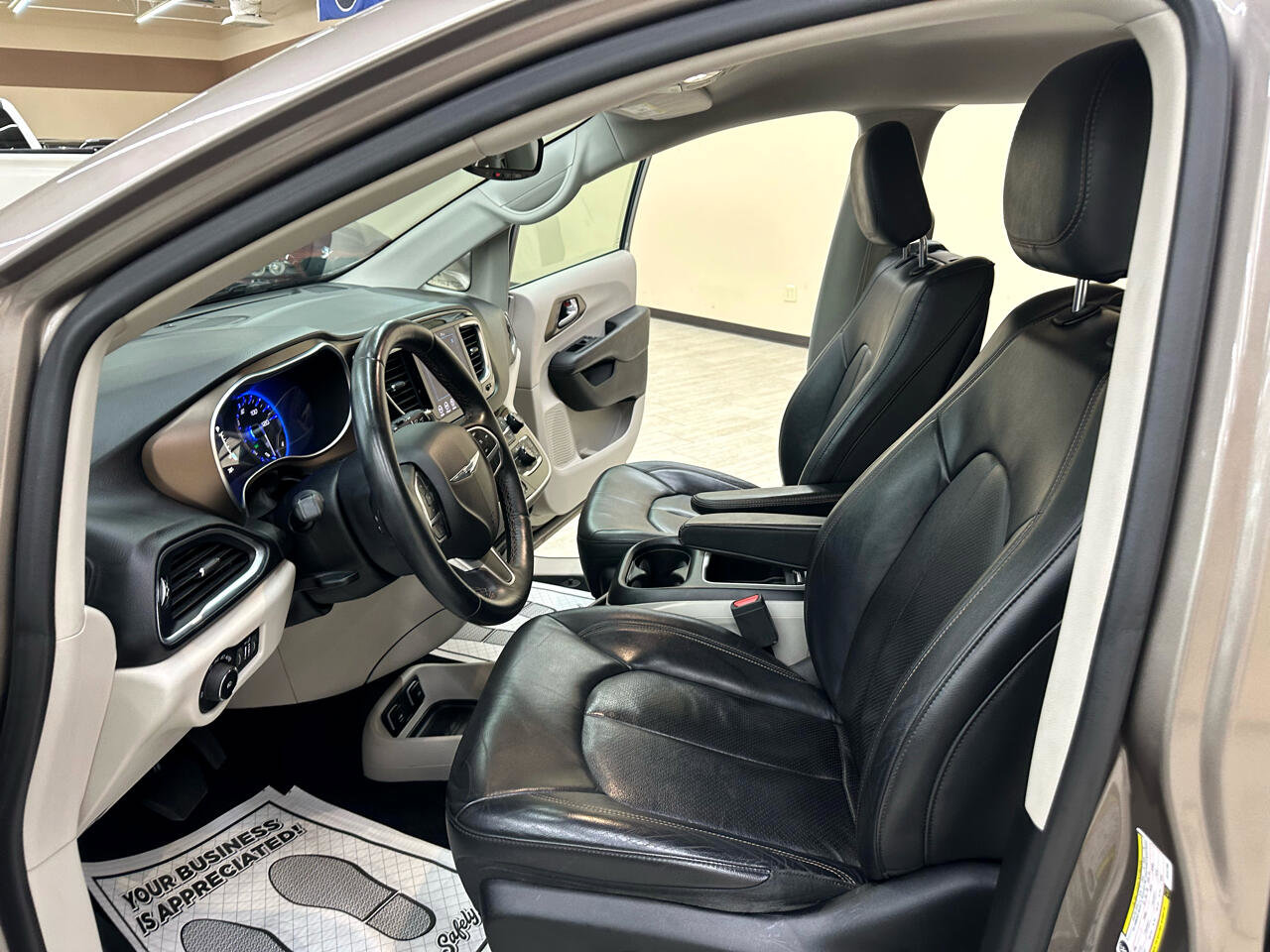 Used 2018 Chrysler Pacifica Touring-L Plus image 20
