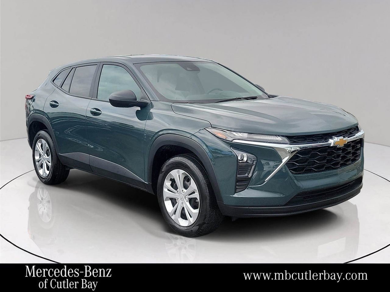 Used 2025 Chevrolet Trax LS image 1