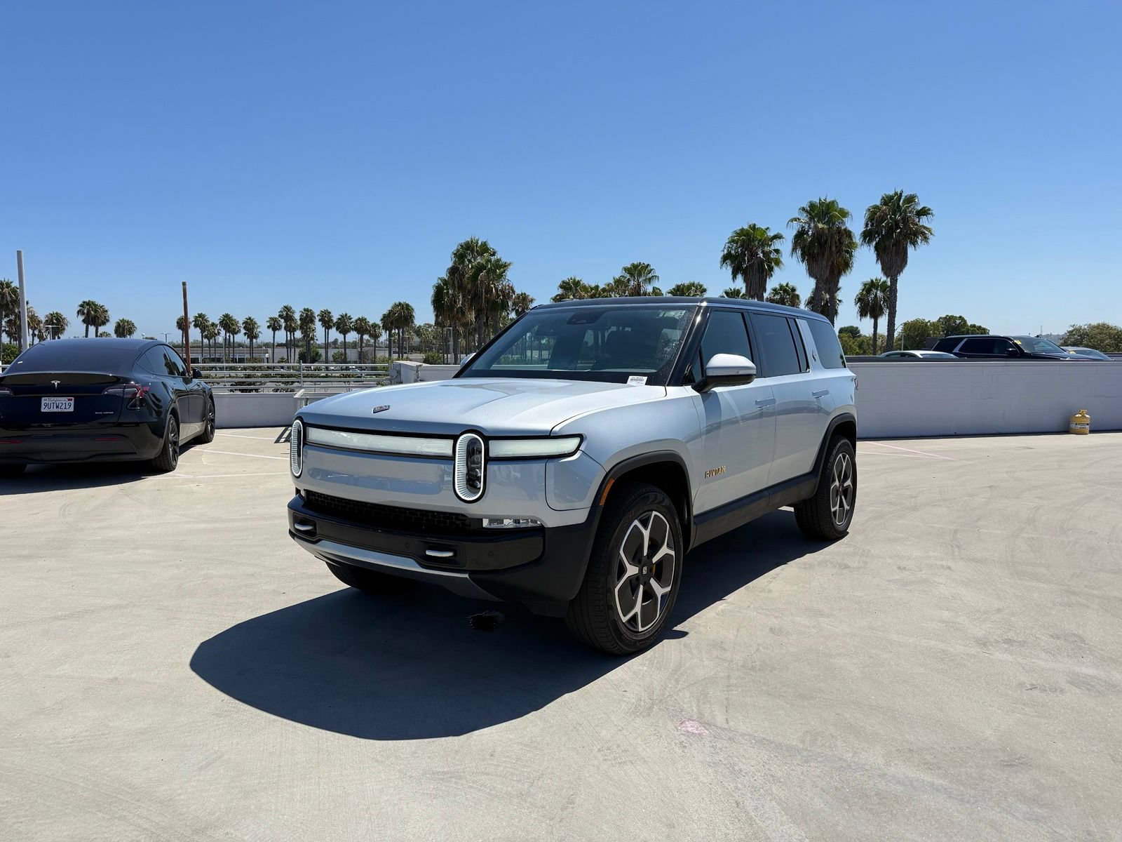 Used 2024 Rivian R1S Adventure AWD/4WD image 1