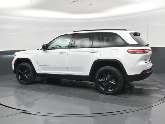 Used 2024 Jeep Grand Cherokee Altitude AWD/4WD image 39