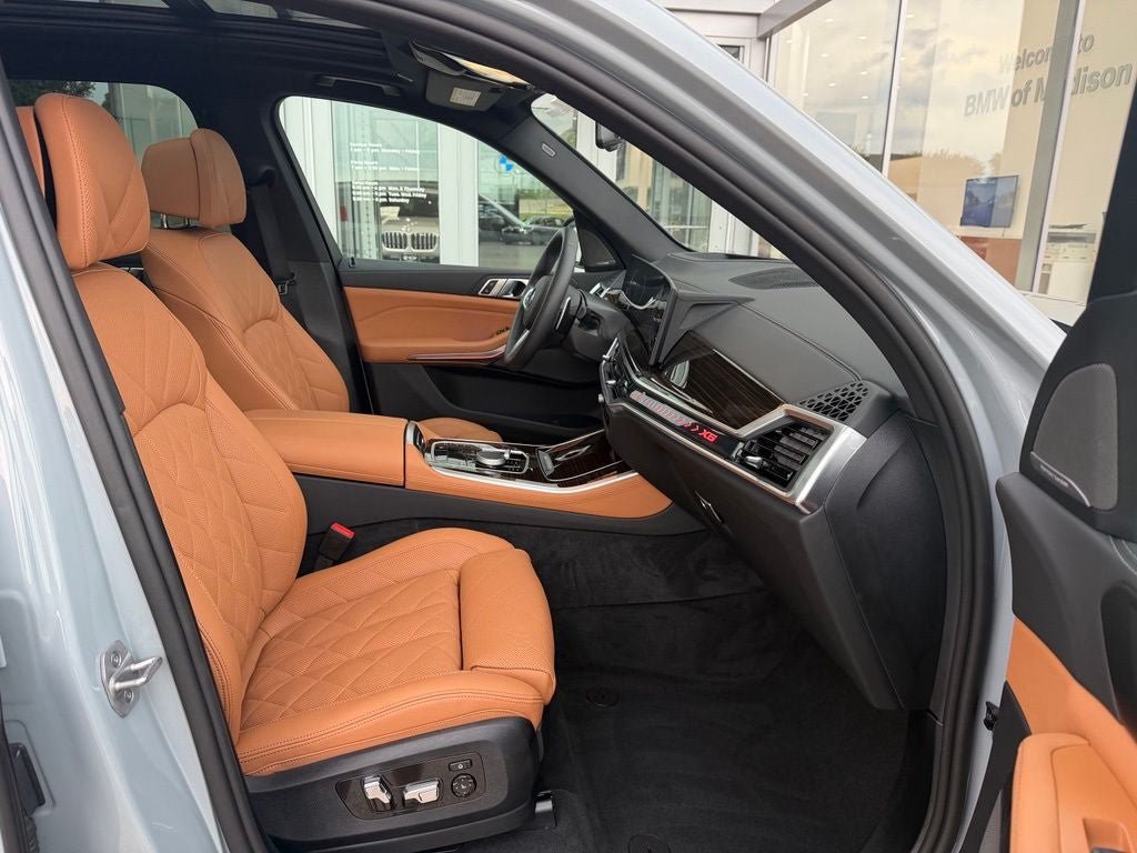 Used 2026 BMW X5 xDrive40i w/ M Sport Package AWD/4WD image 17