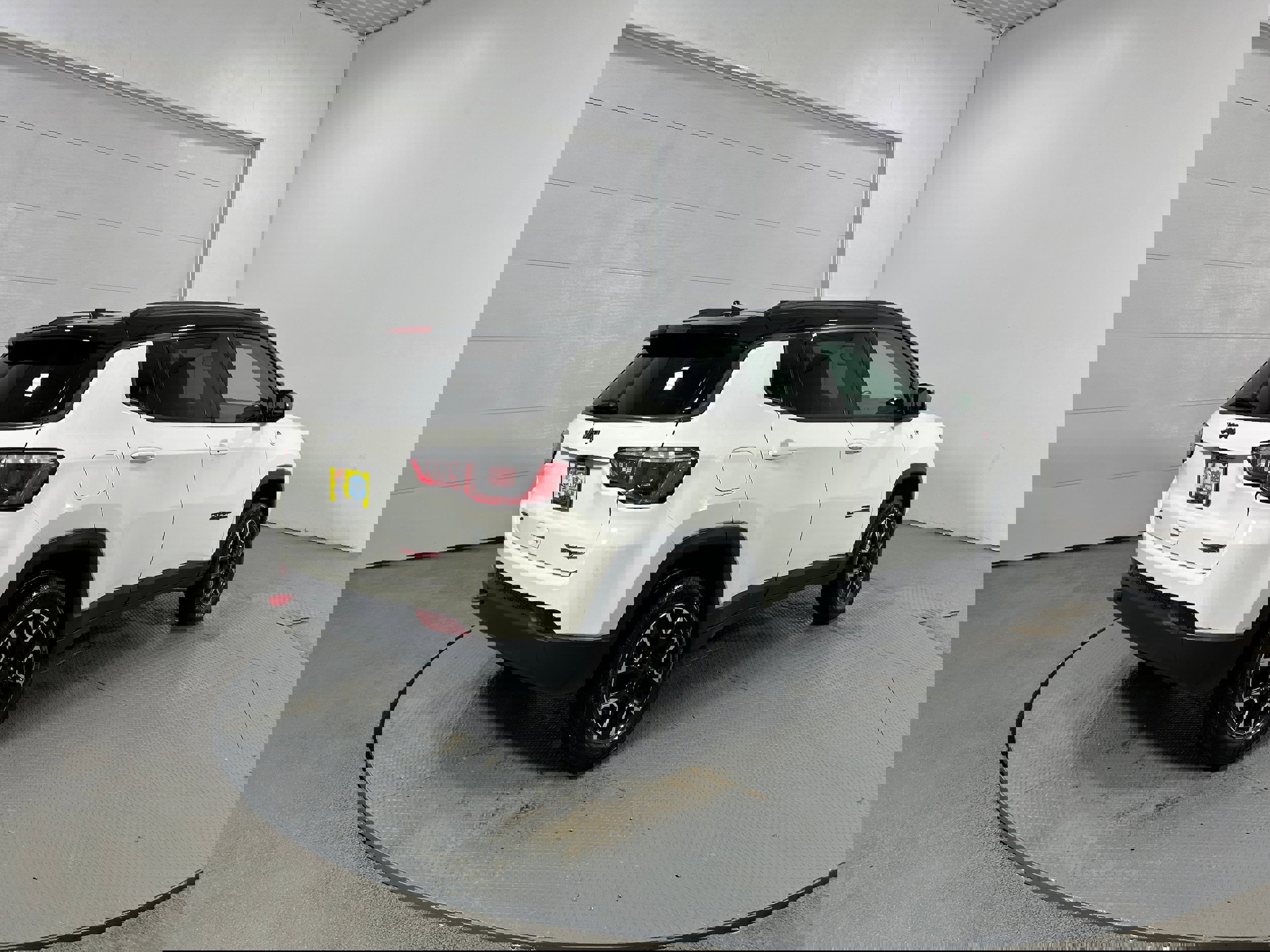 Used 2020 Jeep Compass Trailhawk image 32