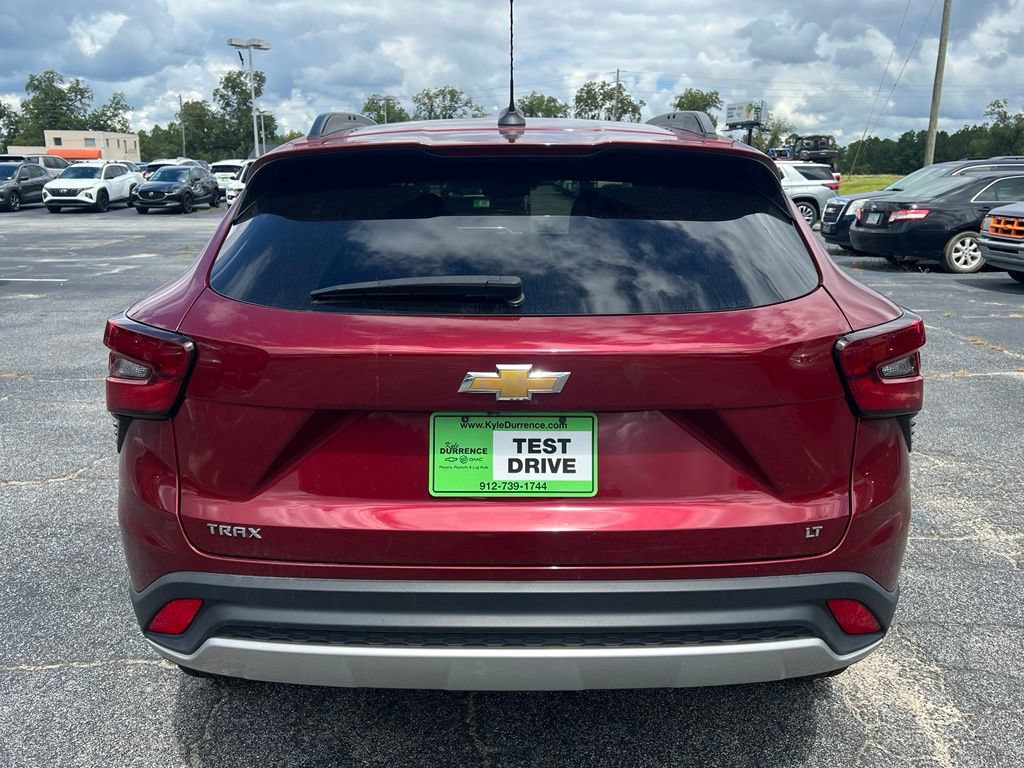 Used 2025 Chevrolet Trax LT FWD image 5