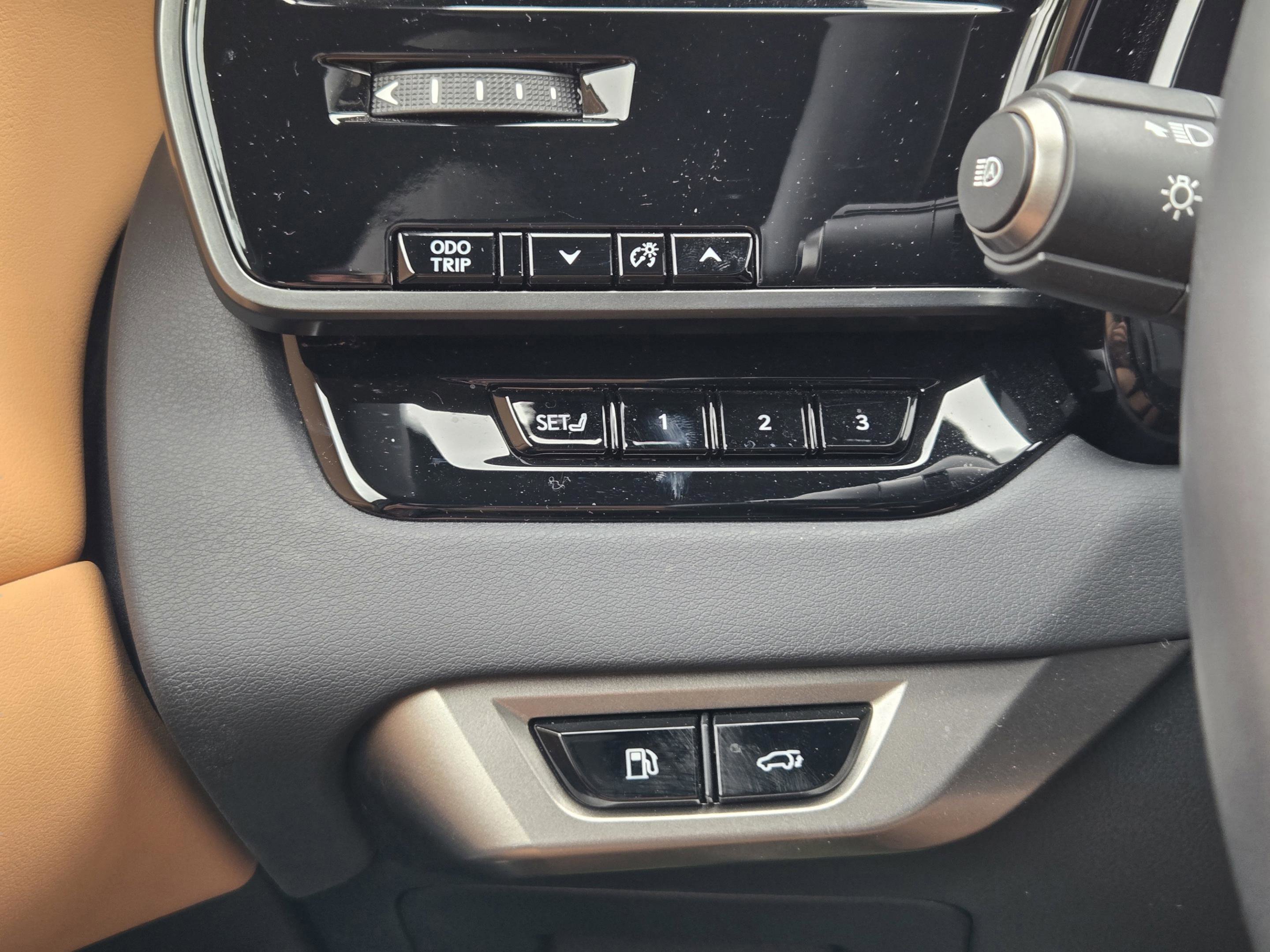 Used 2025 Lexus RX 350 Premium w/ Accessory Package (Z1) FWD image 19