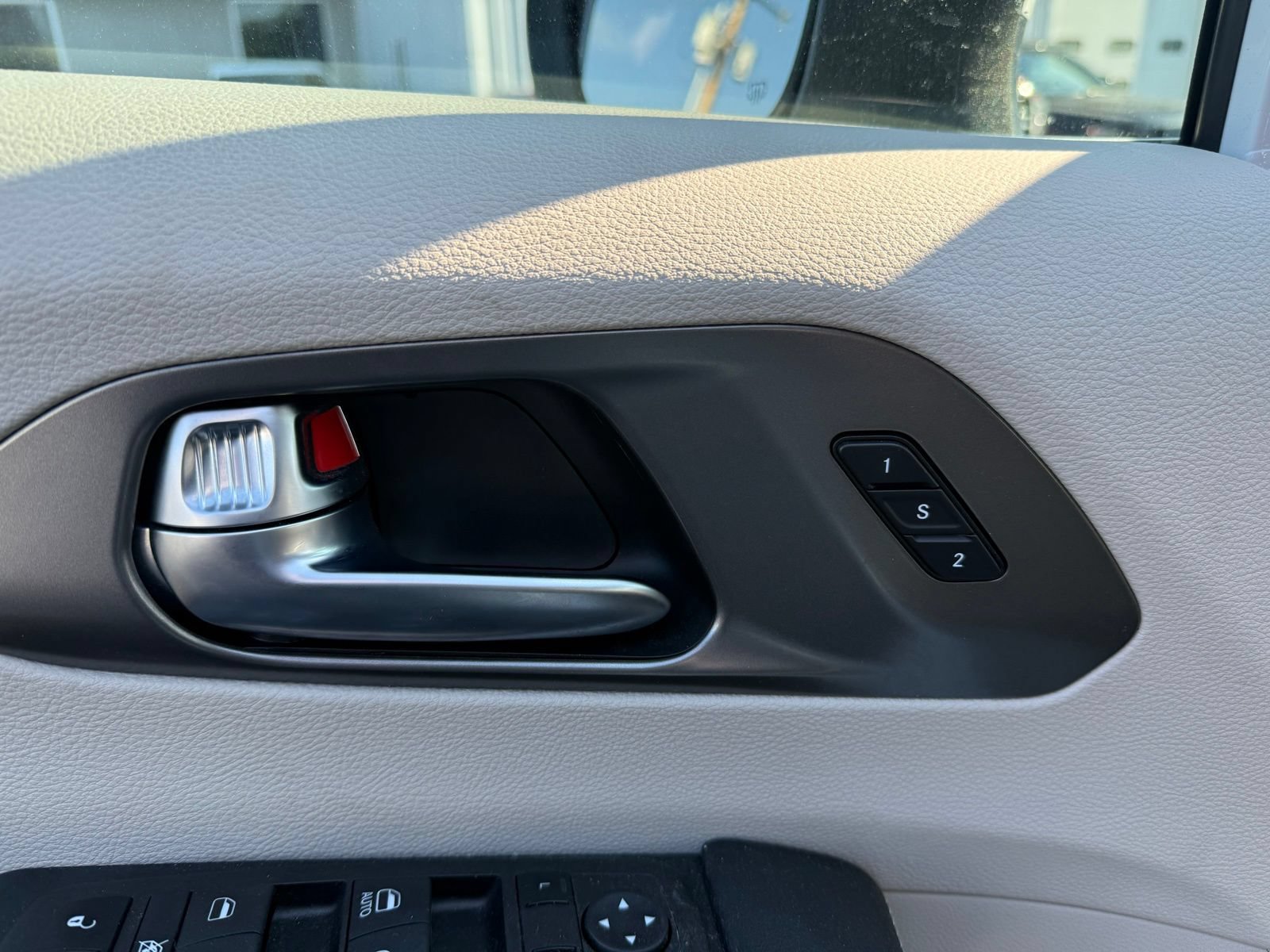 Used 2023 Chrysler Pacifica Touring-L AWD/4WD image 11