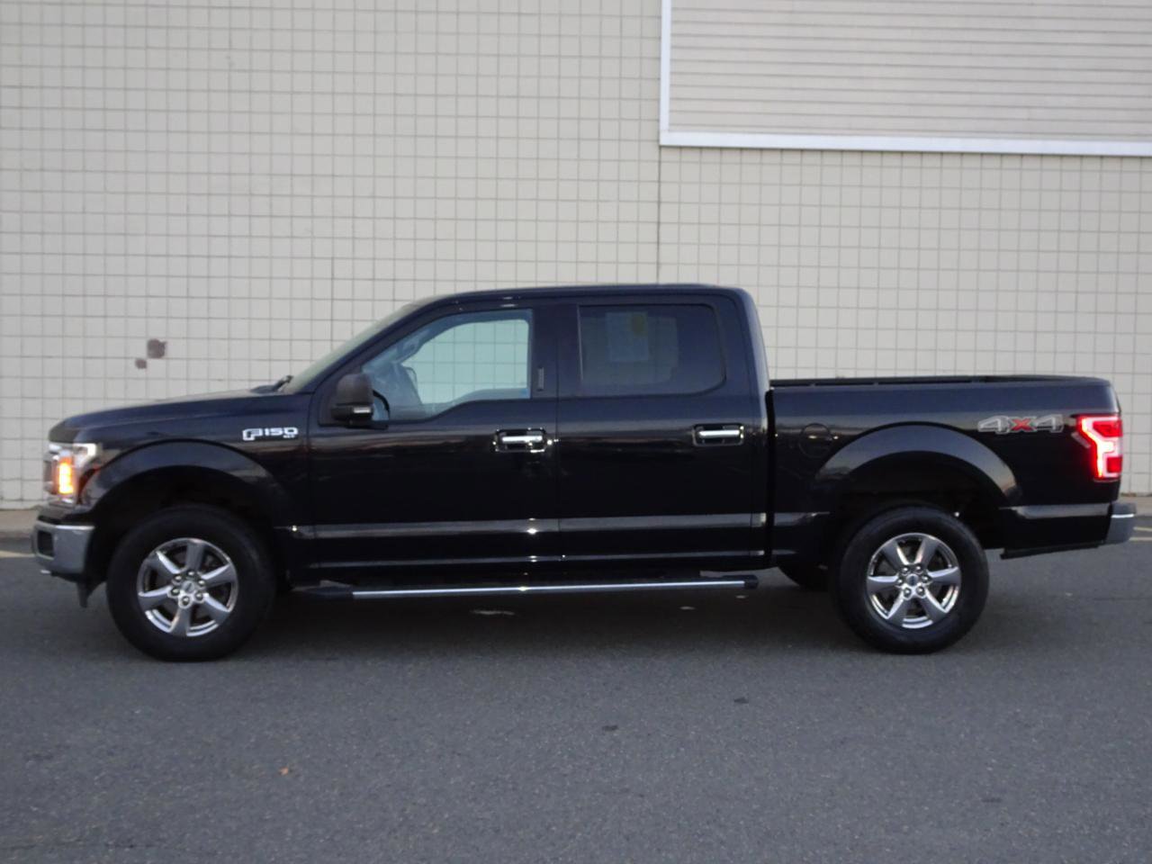 Used 2018 Ford F150 XLT w/ Equipment Group 302A Luxury image 4