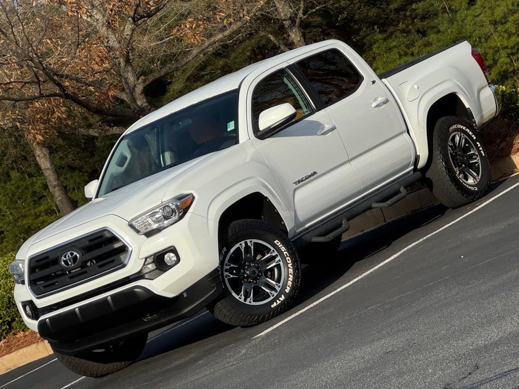 Used 2016 Toyota Tacoma SR5 w/ Towing Package image 1
