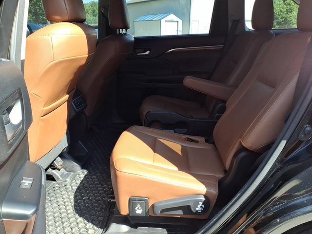 Used 2017 Toyota Highlander Limited Platinum AWD/4WD image 27