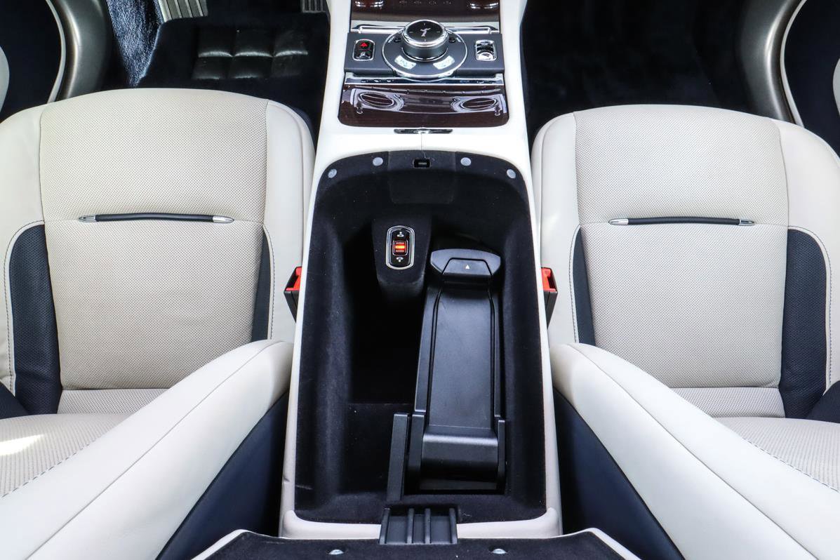 Used 2019 Rolls-Royce Dawn image 33