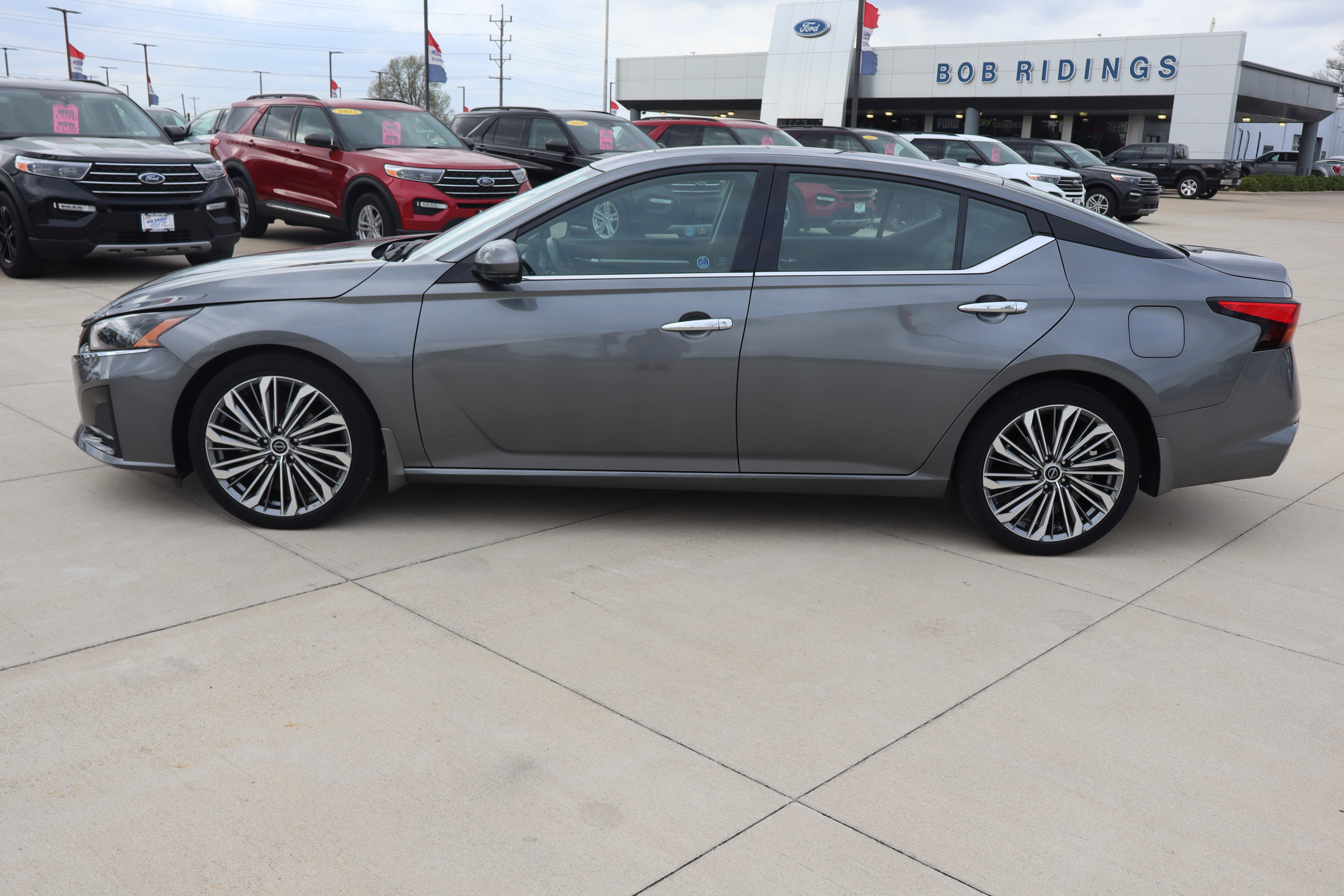 Used 2023 Nissan Altima 2.5 SL FWD image 9
