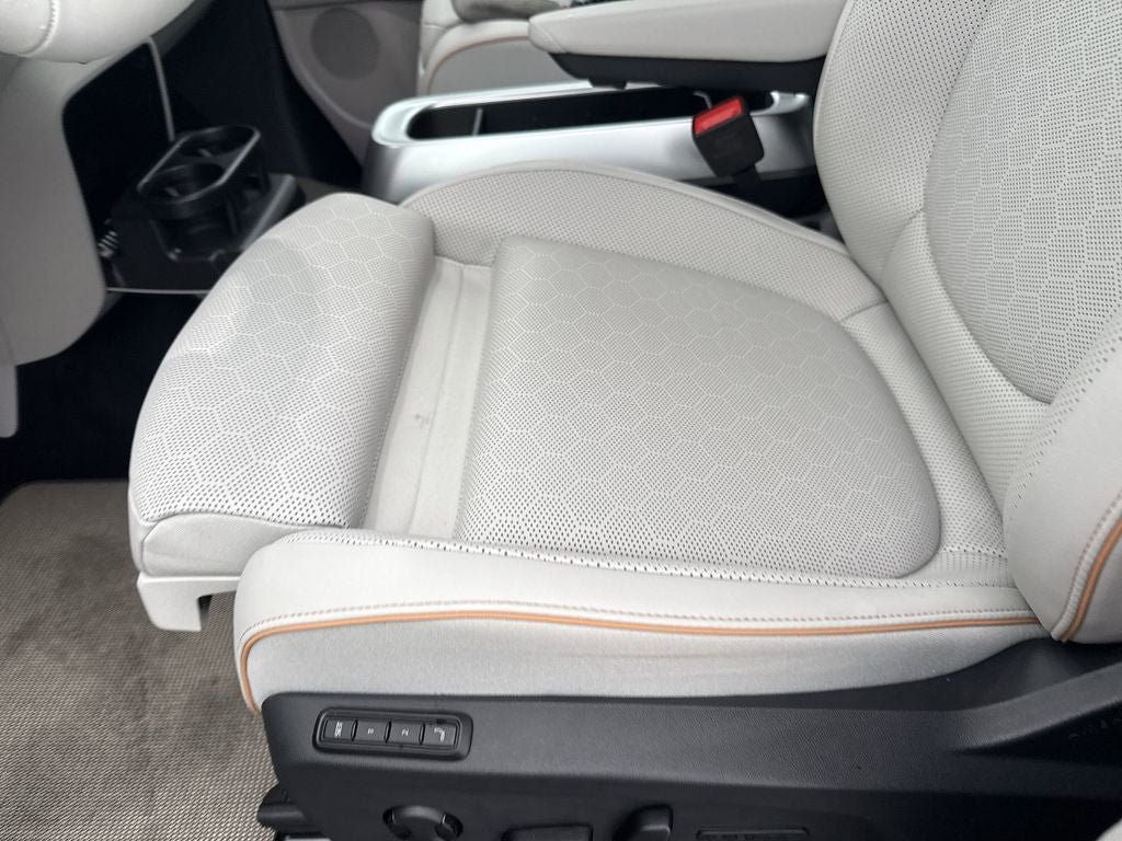 New 2025 Volkswagen ID. Buzz 1st Edition RWD image 8