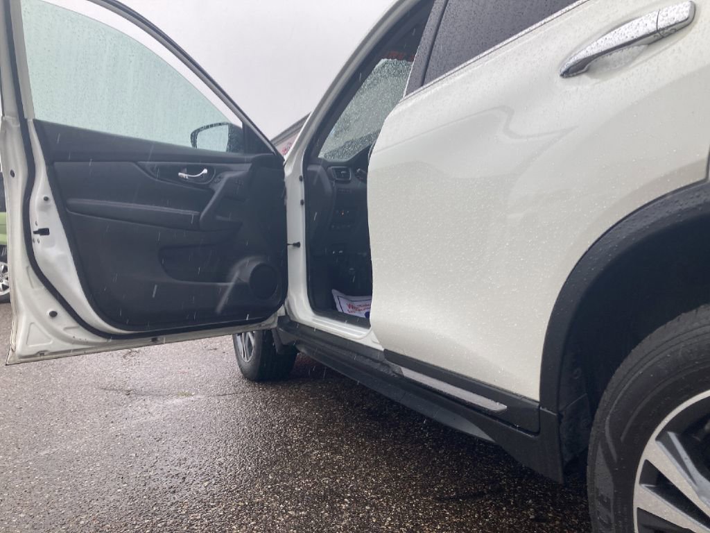 Used 2017 Nissan Rogue SL w/ SL Premium Package image 6