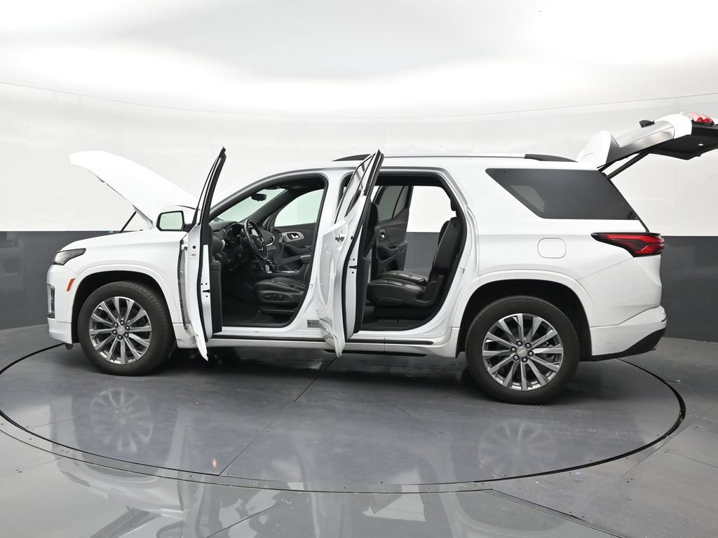 Used 2023 Chevrolet Traverse Premier FWD image 29